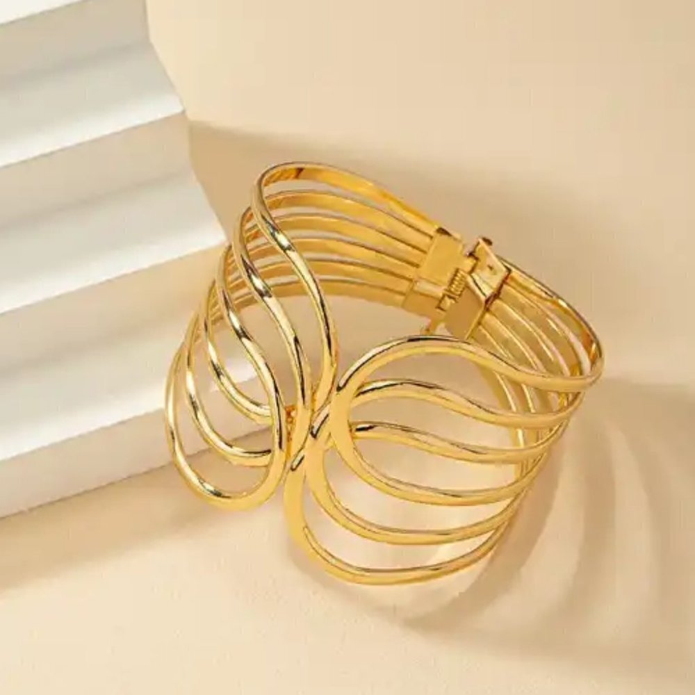 Gold Wide Face Bracelet - Picture 3 of 3
